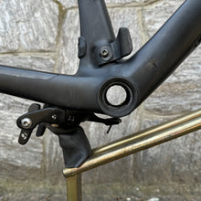 Carica l&#39;immagine nel visualizzatore di Gallery, Trek Madone 5.9 H2
